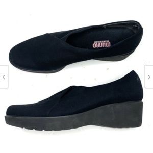 Narrow Munro American Walking Wedge Xtra-Lite Shoes